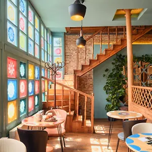 blue-tbilisi.alltbilisihotels.com/